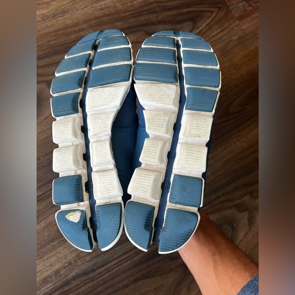 ON Cloud Womens Running Sneakers - Picture 7 of 14